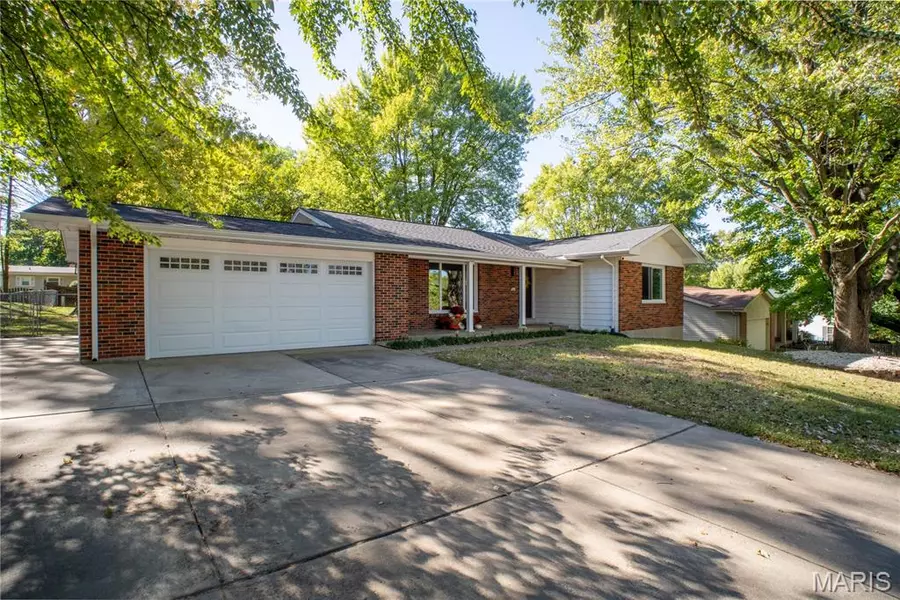 2309 Park AVE, St Charles, MO 63301