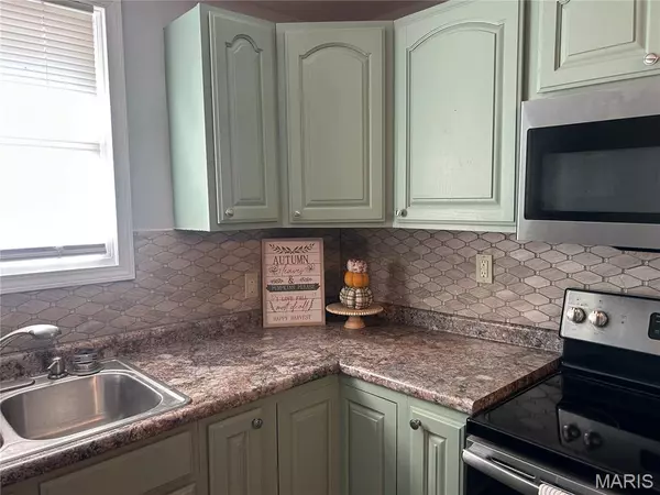 St Clair, MO 63077,290 E Oak ST