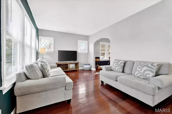 St Louis, MO 63123,9506 Sterling PL