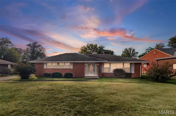 2816 Ridgedale DR, Godfrey, IL 62035