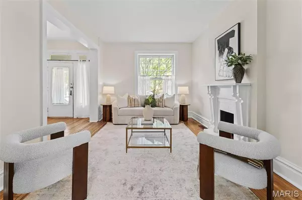 St Louis, MO 63112,6158 Washington BLVD