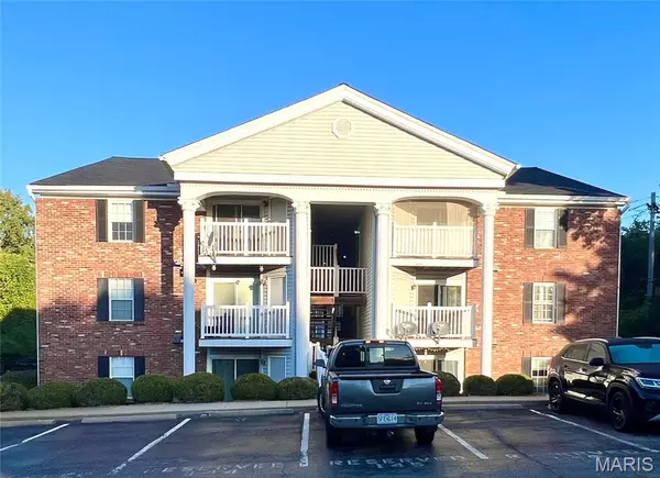 1960 Marine Terrace DR #H, Maryland Heights, MO 63146