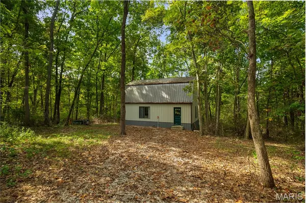 498 Panama Ave, Sorento, IL 62086