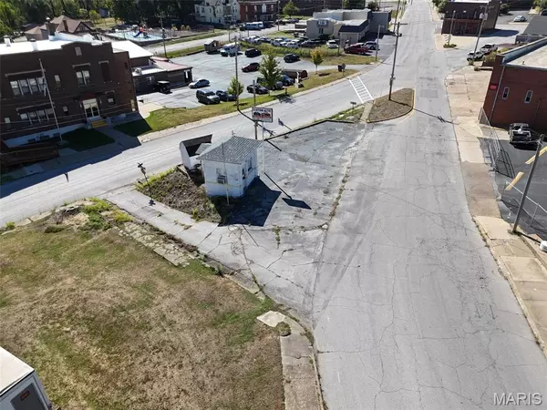 Hannibal, MO 63401,1503 Market ST