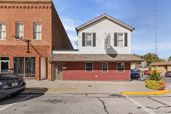 1011 FAIRFAX ST, Carlyle, IL 62231