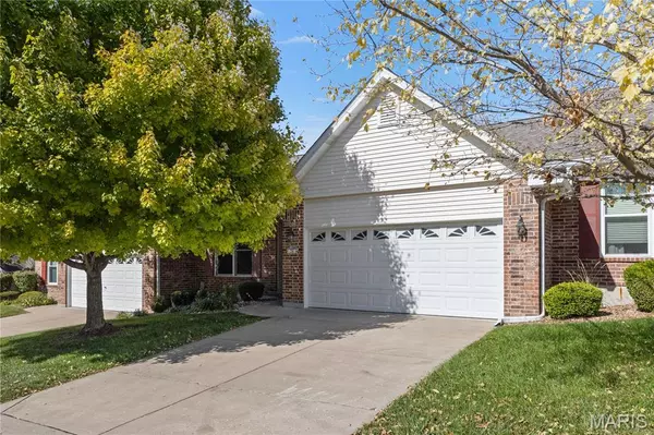 28 Country Bluff CT, St Charles, MO 63301