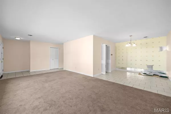 Belleville, IL 62221,372 Roanoke DR