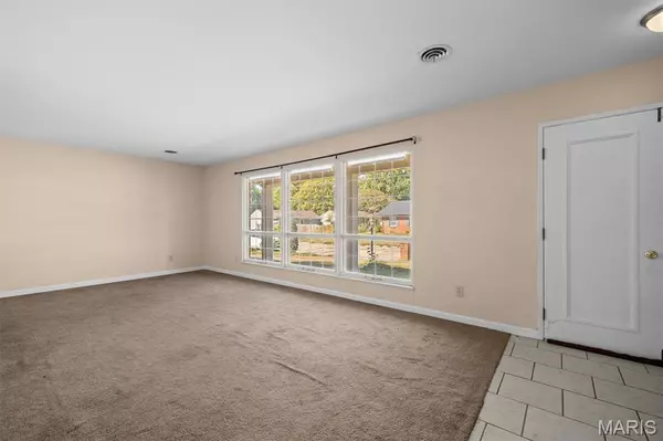 Belleville, IL 62221,372 Roanoke DR