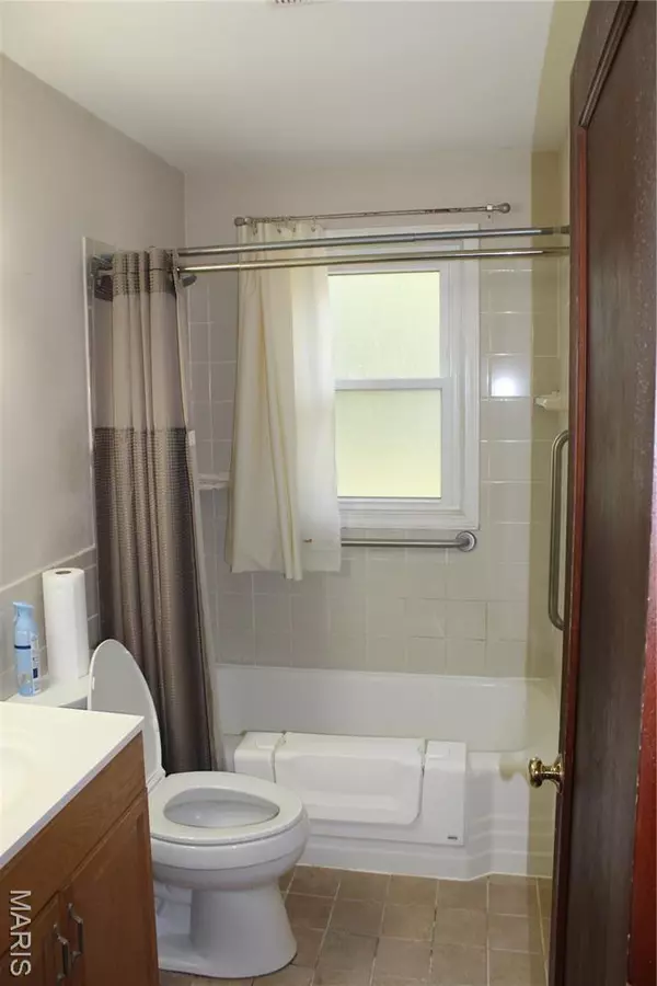 St John, MO 63114,25 Jonell CT