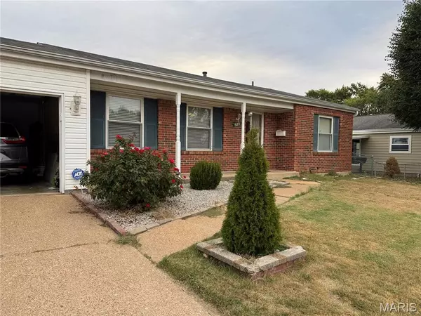 525 Fox Crest DR, Hazelwood, MO 63042