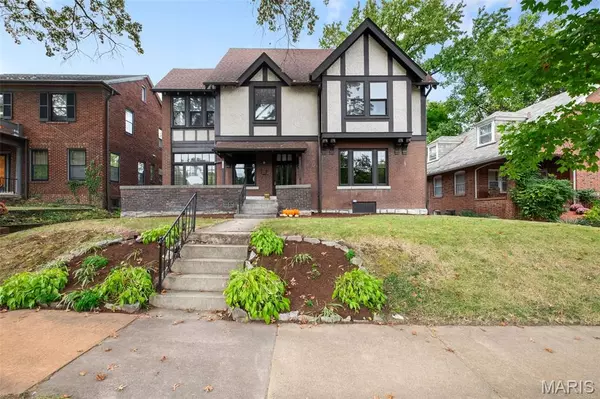 739 Radcliffe AVE, University City, MO 63130