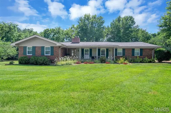 4838 Dorsie DR, St Louis, MO 63128