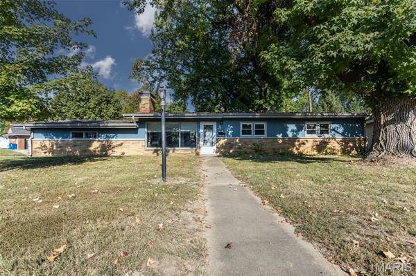 422 Legion DR, Edwardsville, IL 62025