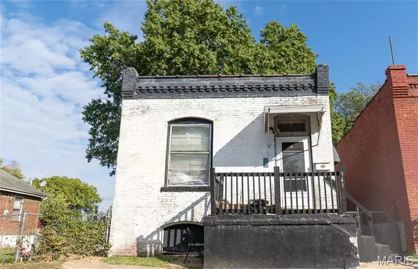 949 Canaan AVE, St Louis, MO 63147