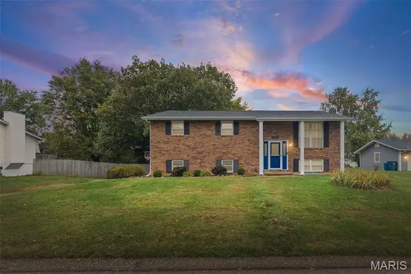 908 Long Branch RD, Troy, IL 62294