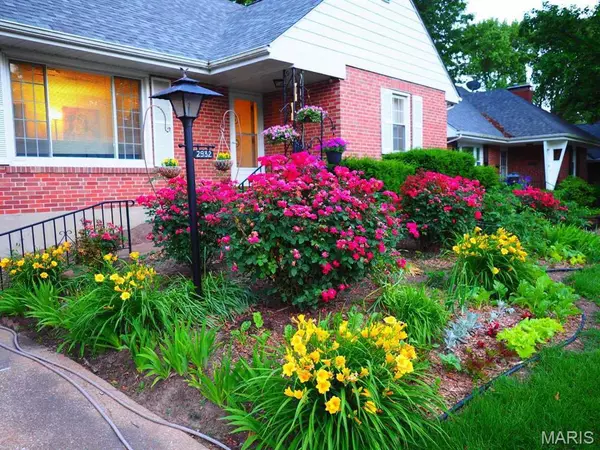 2932 Delavan DR, St Louis, MO 63121