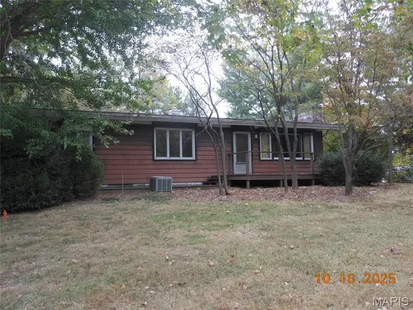 8209 Bivens RD, Dorsey, IL 62021