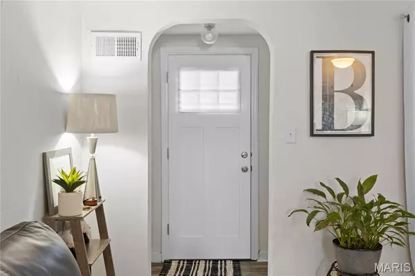 East Alton, IL 62024,98 Wood River AVE