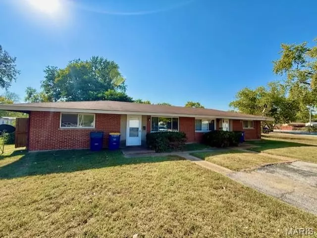 11216 Liana LN, St Ann, MO 63074
