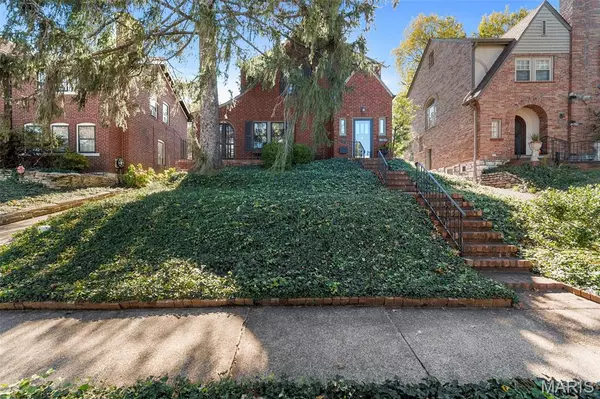 7430 University DR, University City, MO 63130