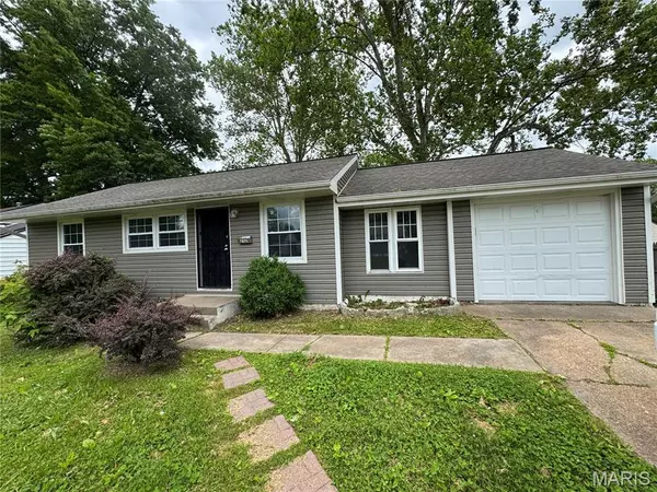 9838 Monarch DR, St Louis, MO 63136