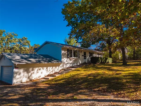 37 Ackerman RD, Winfield, MO 63389