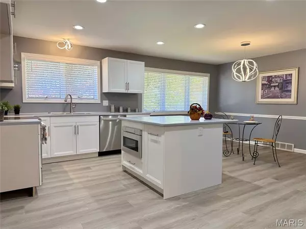 St Louis, MO 63123,6126 Savio DR