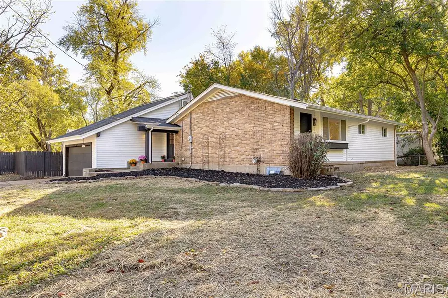 12150 Barcelona AVE, Spanish Lake, MO 63138