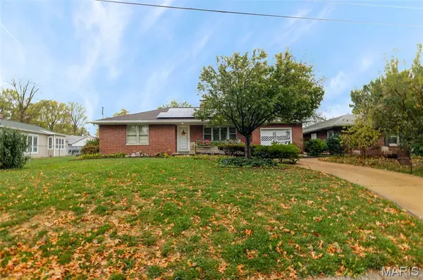 2811 Francis DR, Godfrey, IL 62035