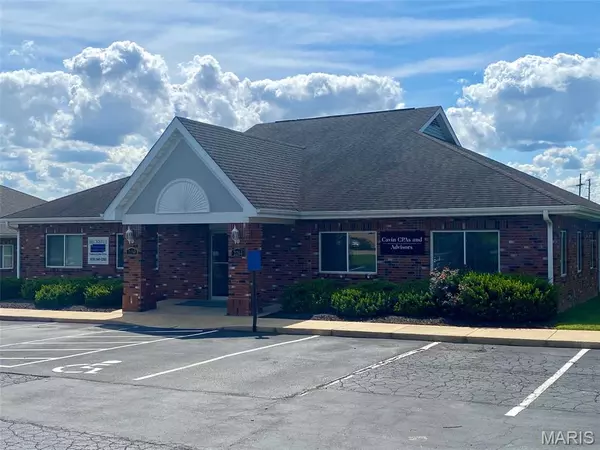 2264 Bluestone DR, St Charles, MO 63303