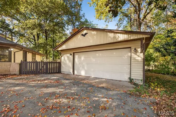 St Louis, MO 63135,643 Hunters Ridge DR