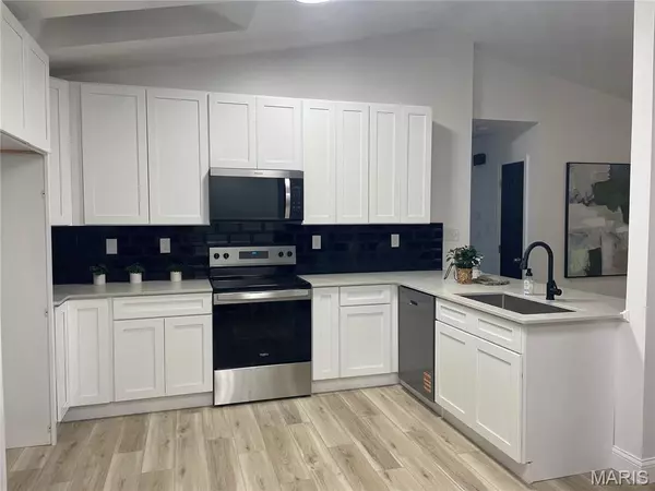 Herculaneum, MO 63048,833 Whitney CIR