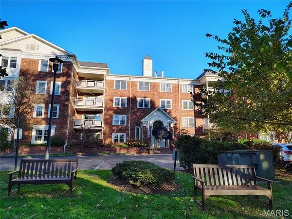 526 Sarah LN #22, Creve Coeur, MO 63141