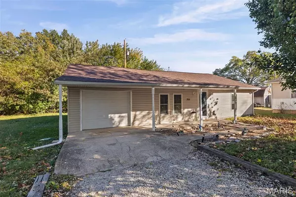 304 Indiana AVE, South Roxana, IL 62087