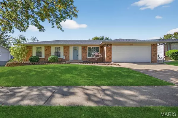 5723 Hidden Stone DR, St Louis, MO 63129
