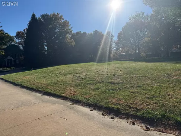 28 Southbridge LN, Edwardsville, IL 62025