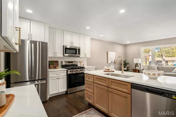 St Louis, MO 63123,9734 Jackie LN