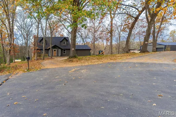 787 Silo LN, Villa Ridge, MO 63089