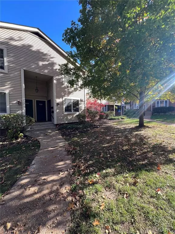 9040 W Swan CIR, Brentwood, MO 63144