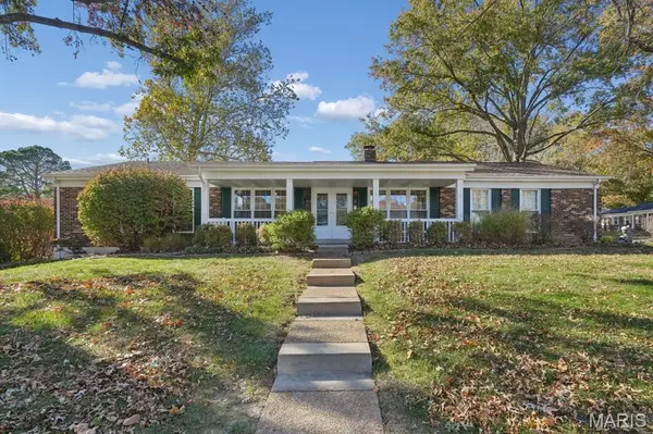 5523 Fireleaf DR, St Louis, MO 63129