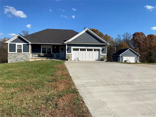 336 Falcon View DR, Washington, MO 63090