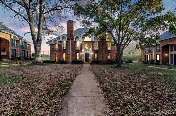 916 Claytonbrook DR #1, Ballwin, MO 63011