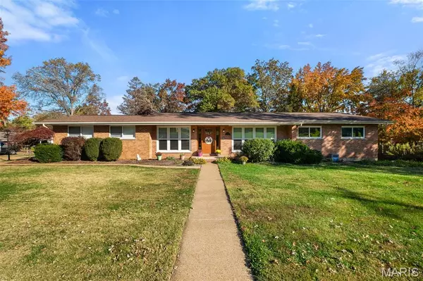 1572 N Woodlawn AVE, St Louis, MO 63122