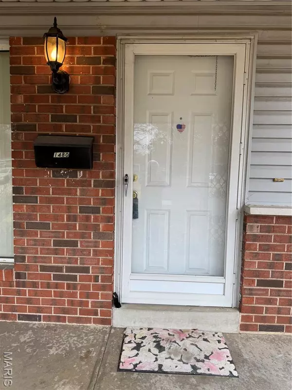 1480 Surrey DR, Florissant, MO 63033