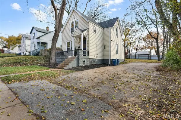 3718 Oxford BLVD, St Louis, MO 63143