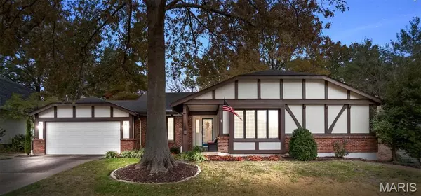 1942 Pine Run DR, Chesterfield, MO 63017