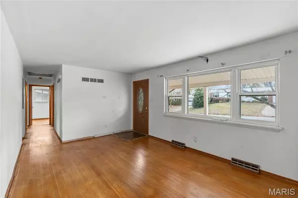 St Charles, MO 63301,2520 Chartom Mar DR