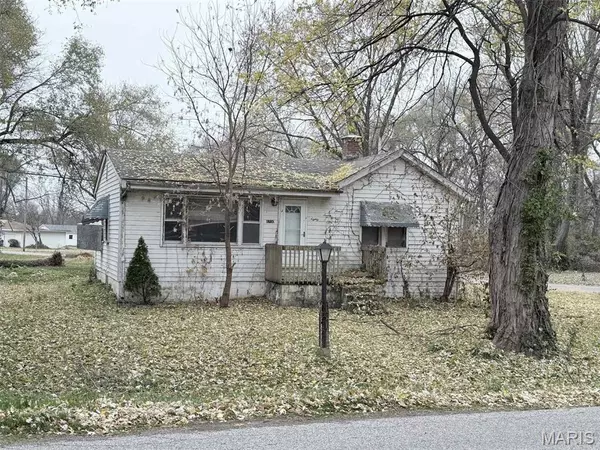 8700 Old Bunkum RD, Caseyville, IL 62232