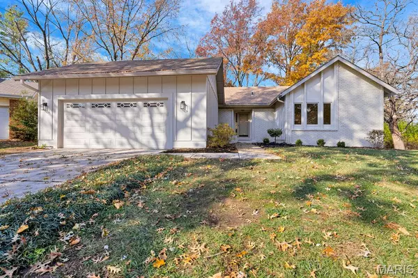 15795 Scenic Green CT, Chesterfield, MO 63017