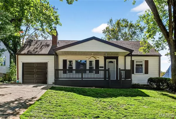 180 Doorack LN, Kirkwood, MO 63122